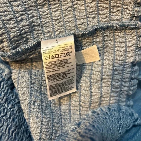 Old Navy Light Blue Smocked Crop Top - Picture 5 of 5